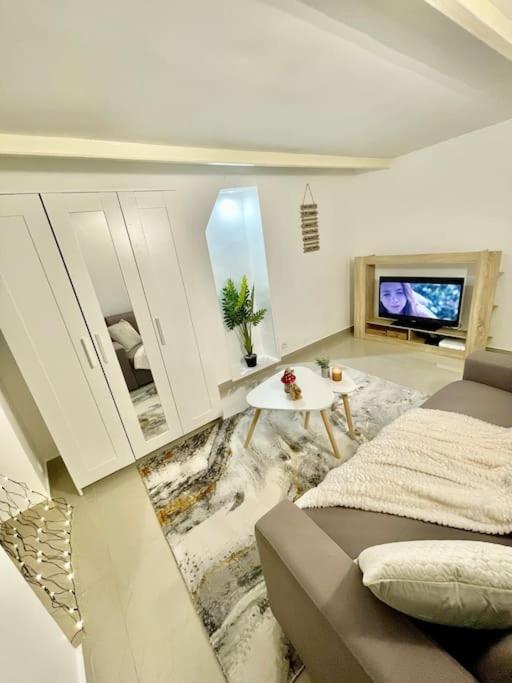 Studio Proche De Paris, Versailles Et La Defense Chaville Exterior foto
